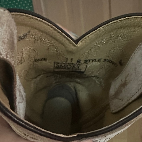 Tan and white Western Cowboy Boots - Picture 4 of 4